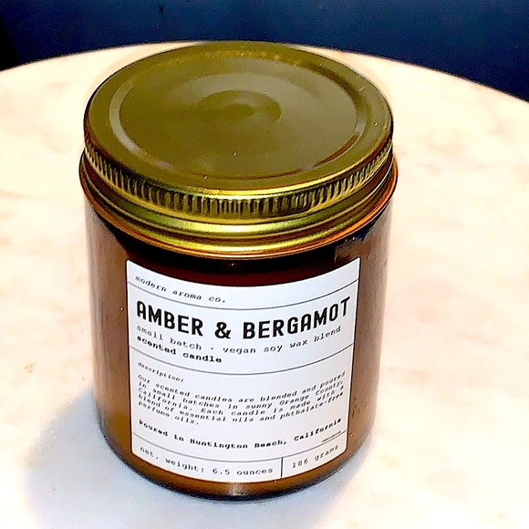 LEOBEN CO CANDLE AMBER & BERGAMOT 1 WICK 6.5 oz NEW - Picture 2 of 3